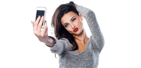 Scientists Link Selfies To Narcissism ‪addiction And Mental Illness