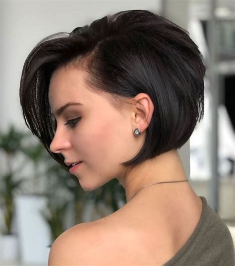 You can try this if you want a retro and timeless look for yourself. Short Classic Bob For Fine Hair in 2020 | Short bob ...