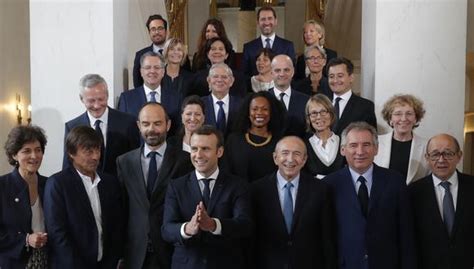 Francia Primer Ministro Present Dimisi N En Bloque Para Dar Paso A Un