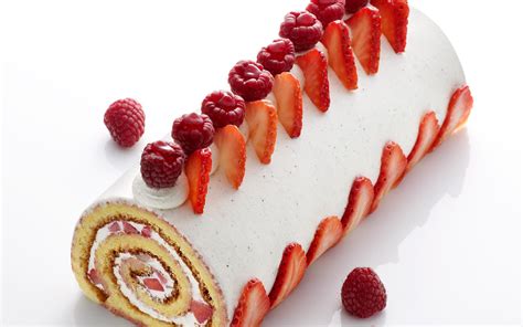 Gâteau roulé aux fraises et crème au Mascarpone Elle Vire Recettes