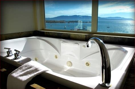 Hotel Rooms With Jacuzzi For Romance Arnie And Jo On The Go In 2021 Jacuzzi Hotel Hotels