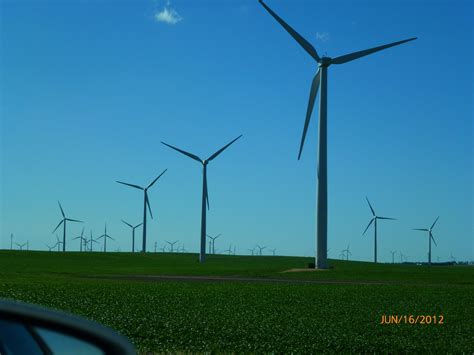 Be sure to explore all of your options! Wind tower farm in southern Minnesota | Wind farm ...