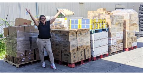 The palm beach county food bank procures food from grocery stores, farmers, food distributors, wholesalers and other sources and provides it to almost 200 local community partners, including food. Palm Beach County Food Bank to Receive 50 Tons of Food ...