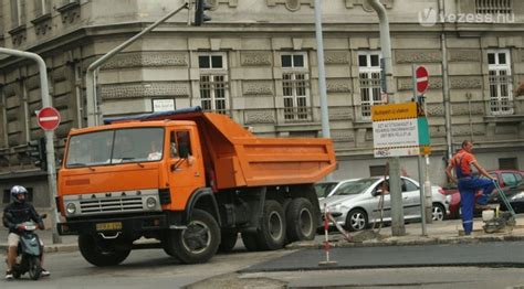 Lezárások és tillmak a vidéki városokban. Betesz a sulikezdés