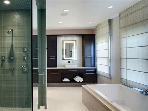 Narrow bathroom layouts