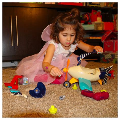 Outside of her work on rt, she is a primary writer for colin moriarty's side quest content, and she manages her own youtube channel. Globetrotting Toys: Build-a-ma-jigs Submaplane from B ...