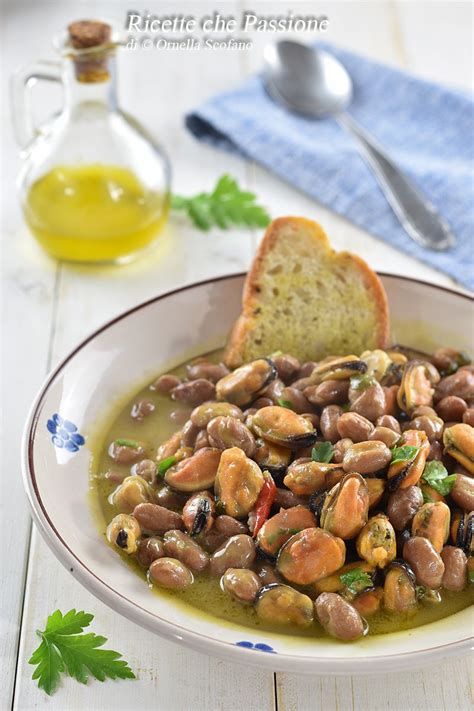 La ricetta prevede molto più aglio ma io preferisco solo uno spicchio che il giorno dopo, prima di chiudere il barattolo elimino per evitare che i. Cozze e fagioli un zuppa deliziosa tipica calabrese nel ...