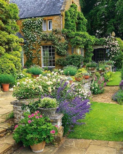 Great Plant Combinations And Charming Landscape Cottage Garden Front