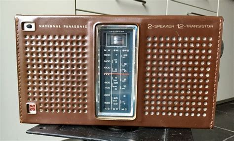 Radio w dotychczasowym formacie przechodzi do lamusa. National Panasonic R-357 3 band portable transistor radio ...