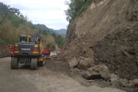 Gaji sopir truk di walmart tidak bisa dianggap remeh begitu saja. Tebing Jalan Lingkar Kota Ruas Wuryorejo Wonogiri Longsor ...