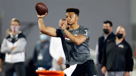 Justin Fields runs 4.44-second 40-yard dash at Ohio State's pro day