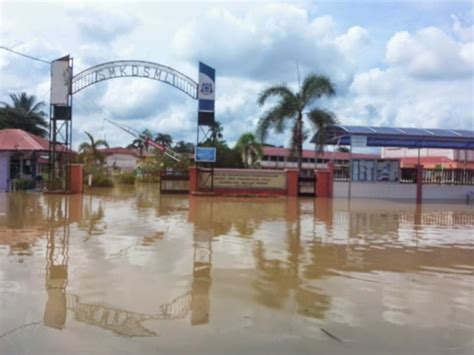 Sholat taubat nasuha, tata cara, waktu, niat dan doanya di tulis dalam bahasa arab, latin dan terjemah agar mudah di pahami. BICARA PERJUANGAN: (FOTO) BANJIR DI PERAK : DAERAH KG. GAJAH