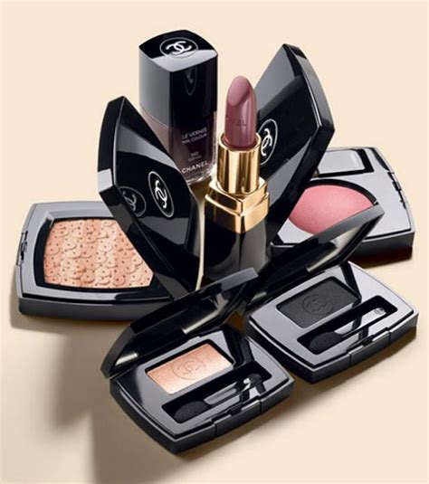 Les Essentiels De Chanel La Collection Maquillage De L