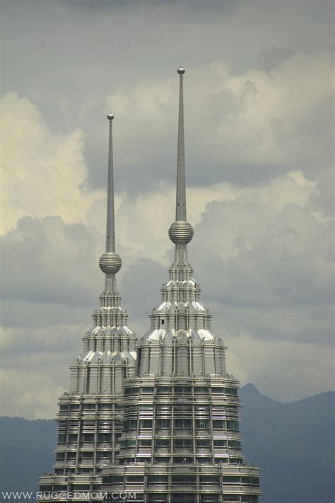 Menara kuala lumpur) is a communications tower located in kuala lumpur, malaysia. Gambar Lukisan Menara Kuala Lumpur | Cikimm.com