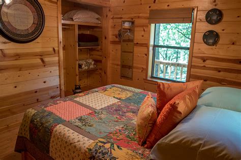 Sunset Cabin Bedroom Peckerwoodknob Cabins