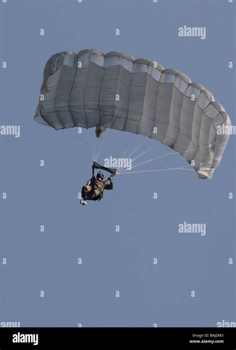 Parachute Army Man Hi Res Stock Photography And Images Alamy