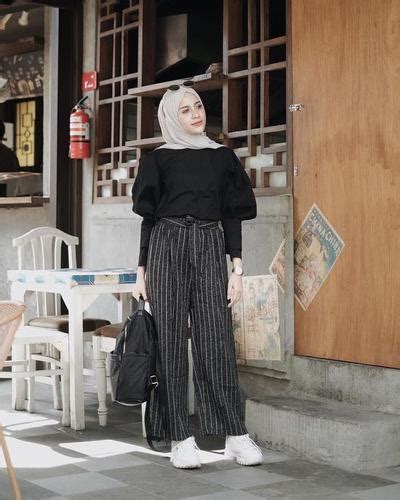 Tampil chic tidak selalu identik dengan pakaian yang ribet. 20+ Trend Terbaru Ootd Hijab Celana Garis Hitam Putih - My ...