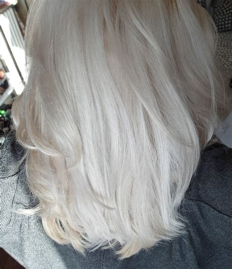 Vous avez les cheveux blancs et ne savez pas comment les enlever? Meilleur avis sur coloration cheveux 30 volume - Univers ...