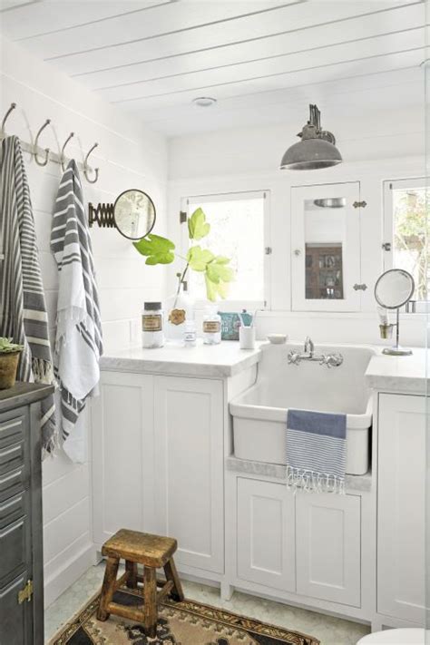 Fashionable stone tiles have large formats, they usually fit without any joints. 30 White Bathroom Ideas - Decorating with White for Bathrooms