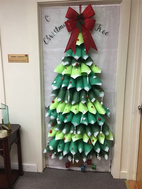 30 Office Door Decorating Ideas For Christmas