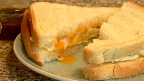 Jul 20, 2019 · how to make fried egg sandwich. V. L. Buckland: Fried egg sandwich = good for the soul