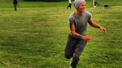 Video Louis Tomlinson Football Comeback After Injury Mirror Online