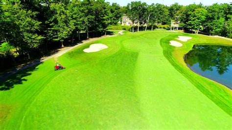 Oui, bien sûr, vous pouvez sélectionner votre location saisonnière avec piscine parmi les 4 locations de vacances avec piscine disponibles autour de elephant rocks golf course. SHINING ROCK GOLF CLUB | HOLE 18 | AERIAL VIEW - YouTube