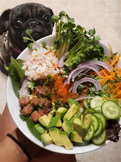 Spicy tuna poke bowl with Sriracha mayo 480 calories