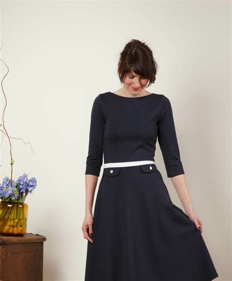 Hochzeitskleid von tiffany rose sehr qualitativ hochwertiges umstandhochzeitskleid. Maritimes Kleid Elisa mit U-Boot Asschnitt und Tellerrock ...