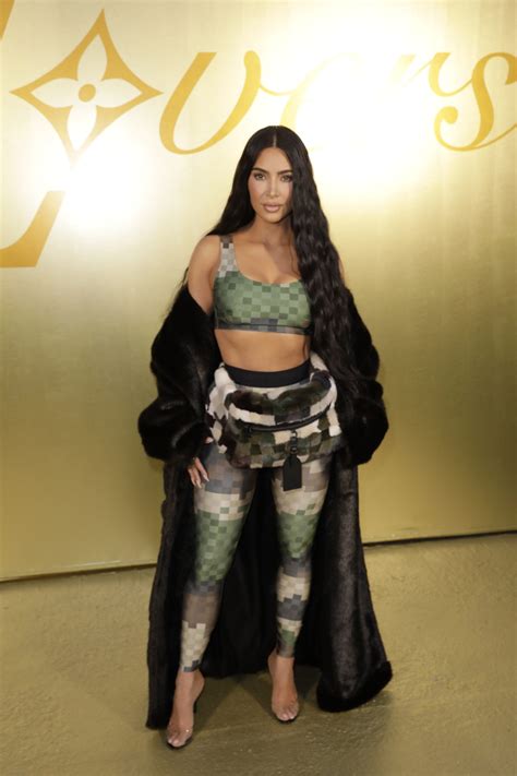 Kim Kardashians Worst Look Of All Time Has Fans Rushing To Defend Stars Outfit