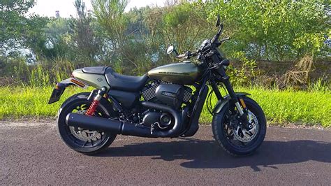 Si ostinano a fare sti motoroni. Harley-Davidson Street Rod stationary sound - YouTube