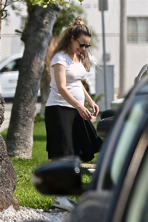 Pregnant Rachel Mcadams Out In Los Angeles 08 20 2020 Hawtcelebs