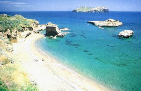 The municipality of ventotene, of the province of latina (lazio) had 708 permanent residents as of 2008. Le spiagge di Ventotene