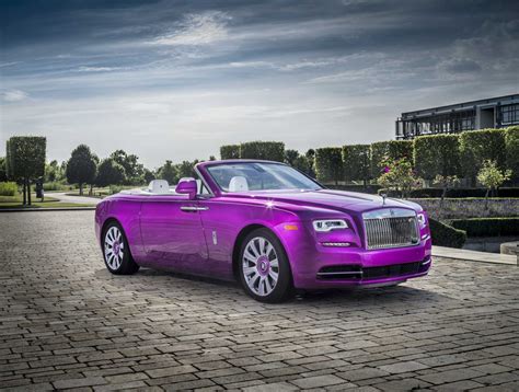 Based at goodwood near chichester in west sussex, it commenced business on 1st january 2003 as its new global production facility. ROLLS-ROYCE MOTOR CARS DELIVERS ON A BESPOKE COLOR ...