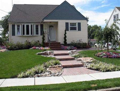 Front yard landscaping design ideas with thousands of pictures, informative articles and videos full of ideas for front yard landscape design. Front Yard Landscape Design - after makeover