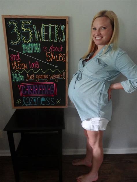 Baby Bump 35 Weeks 35 Weeks Pregnant Baby Bumps Newborn Schedule