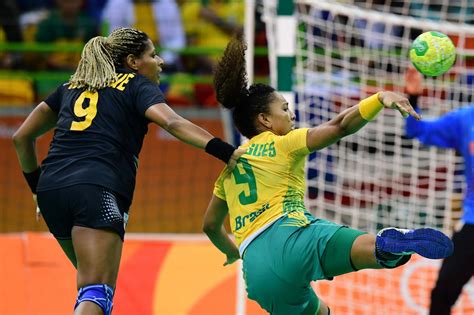 A equipe conta conta com as duas jogadoras eleitas melhores do. Handebol feminino perde a invencibilidade para as ...