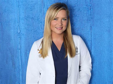 Jessica Capshaw Is Officially Back At “greys Anatomy ”— See Her First Set Pic And Find Out Her