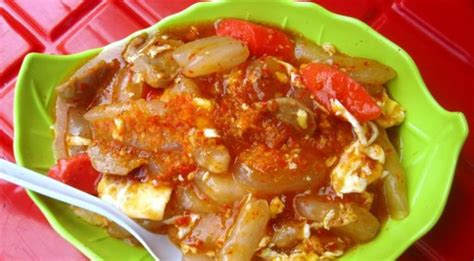 Panaskan minyak sayur, lalu tumis 2 sdm bumbu yang sudah dihaluskan. How To Make Seblak Recipe (Bandung Food) | Indonesian Food ...