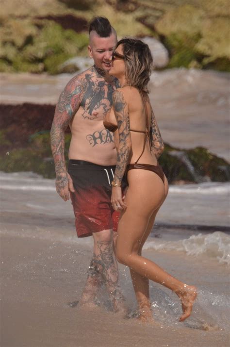 Dj Ashba And His Sexy Wife Nathalia Enjoy The Sunshine In Tulum 16