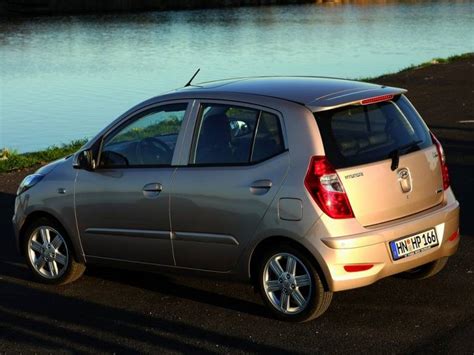 The hyundai i10 is a city car produced by the south korean manufacturer hyundai since 2007. Hyundai i10 Review 2011, Pictures, Prices and ...