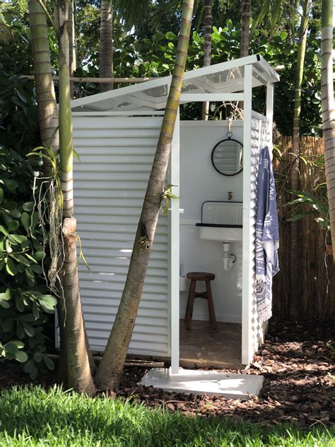 45 Stunning Outdoor Showers That Will Leave You Invigorated With