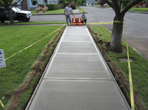 How To Pour A Concrete Sidewalk Concrete Driveways Concrete Walkway