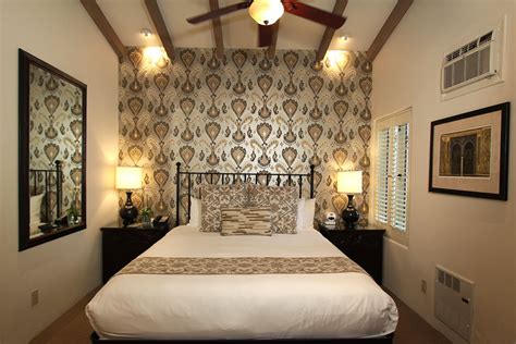 There are dozens of restaurants, bars, and shops right outside the hotel and along the adjacent streets, and some of the town's famous galleries can be found within a few blocks. Carmel Hotel Rooms & Rates | Cypress Inn - Carmel by the ...