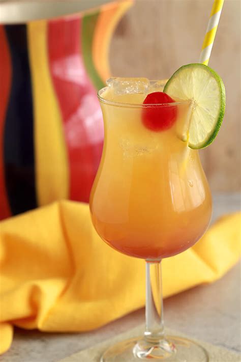 Allrecipes has 180 recipes with two ingredients. Two Ingredient Rum Cocktails / 11 Easy Rum Cocktails You Can Make This Summer - tanya dahulu