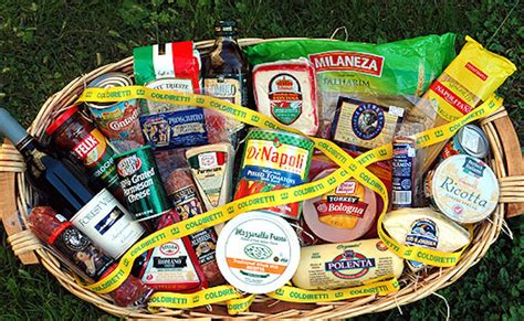 Quando li si ripone in dispensa assicurarsi che le confezioni siano integre e che siano riposte in un luogo buio, pulito. Sequestri record sugli Alimenti contraffatti Made in Italy ...