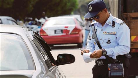Pesalah trafik serbu kaunter bayar saman mp3 & mp4. Diskaun 50 Peratus Saman Trafik Sempena Krismas - M-Update