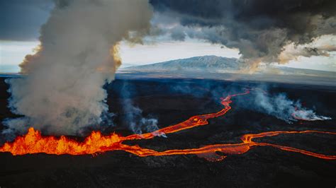 Hawaii Volcano Sprays Fountains Of Lava In Spectacular Eruption Cgtn