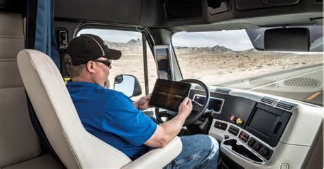 Daimler Debuts Autonomous Truck On Public Roads
