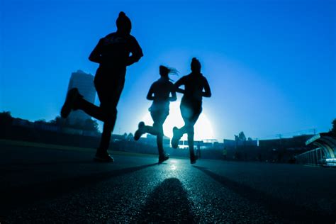Running At Night: Benefits And Safety Tips – FM Famemagazine.co.uk